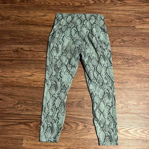Define PowerHold® High-Waisted 7/8 Legging - Picture 4 of 8